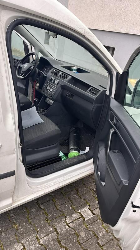 Second-hand VW Caddy 101 CP (74 kW) 2016 Alb Monovolum