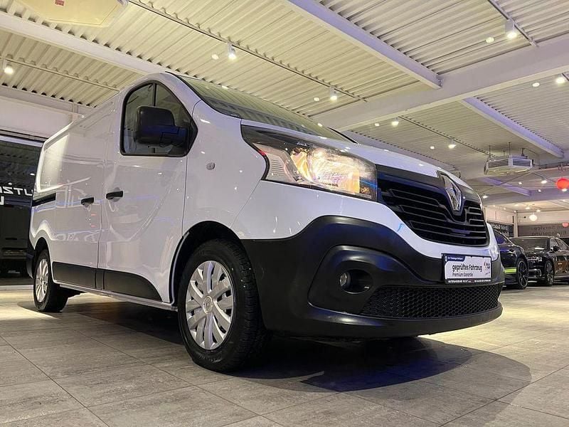 Weiß Gebraucht 2017 Renault Trafic Van | 11.690 € (Guter Preis) - Bild 1/4