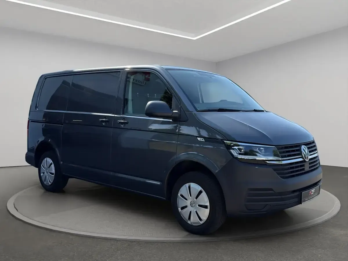 Gebraucht VW T6.1 110 PS (80 kW) 2023 Indiumgrau metallic Van