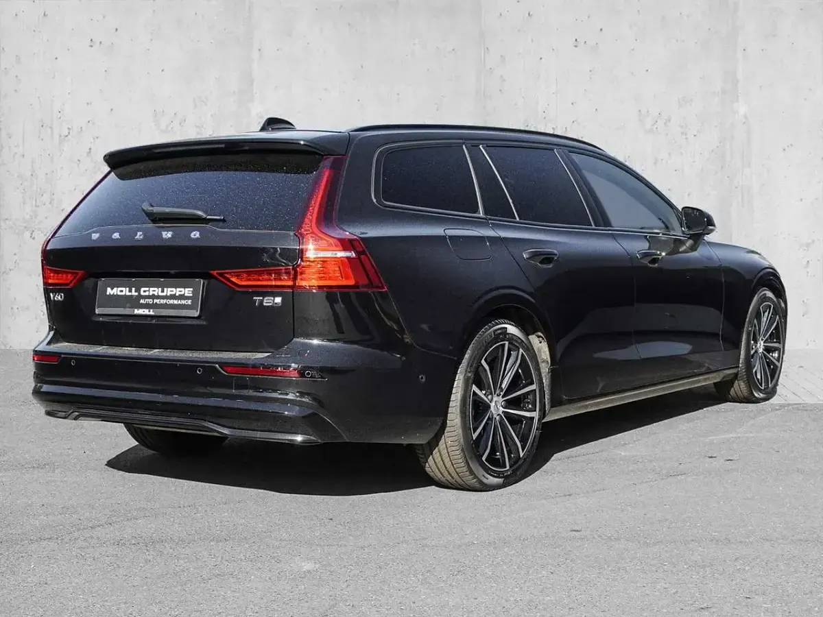 Gebraucht Volvo V60 Plus 310 PS (228 kW) 2024 Schwarz Kombi