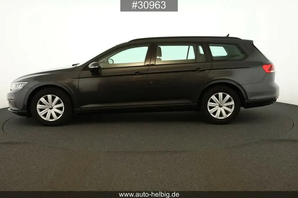Gebraucht VW Passat 150 PS (110 kW) 2022 Grau Kombi