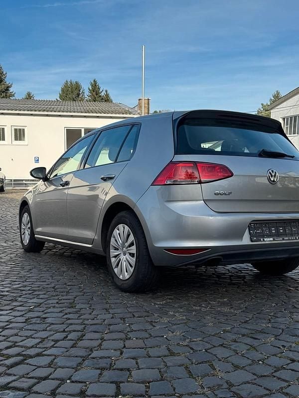 Grau Gebraucht 2015 VW Golf VII Limousine | 6.299 € (Superpreis) - Bild 1/4