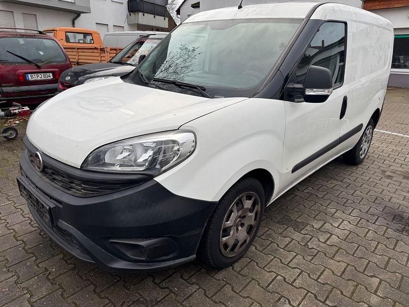 Weiß Gebraucht 2018 Fiat Doblò Van / Kleinbus | 3.899 € - Bild 1/4