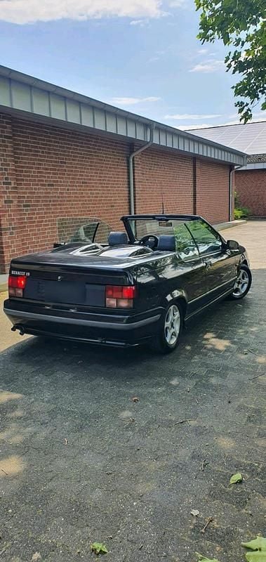 Second-hand Renault 19 90 CP (66 kW) 1992 Negru Hatchback