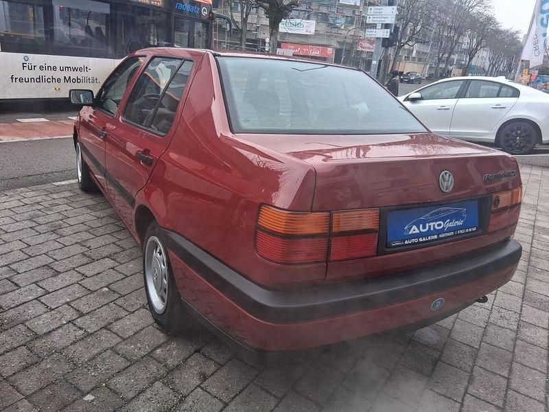 Gebraucht VW Vento 75 PS (55 kW) 1994 Rot Limousine
