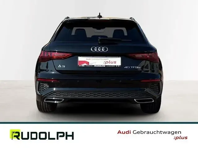 Używany Audi A3 S-Line 204 KM (150 kW) 2022 Czarny Sedan/Limuzyna