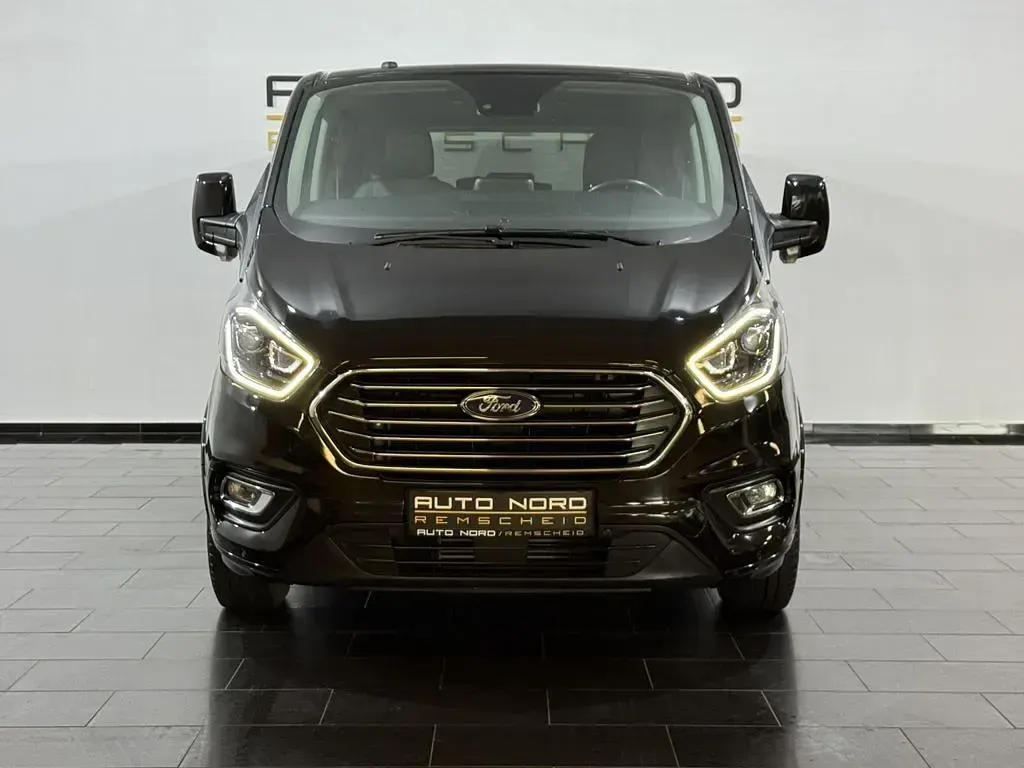 Gebraucht Ford Tourneo Custom Titanium X 185 PS (136 kW) 2019 Obsidianschwarz metallic Van