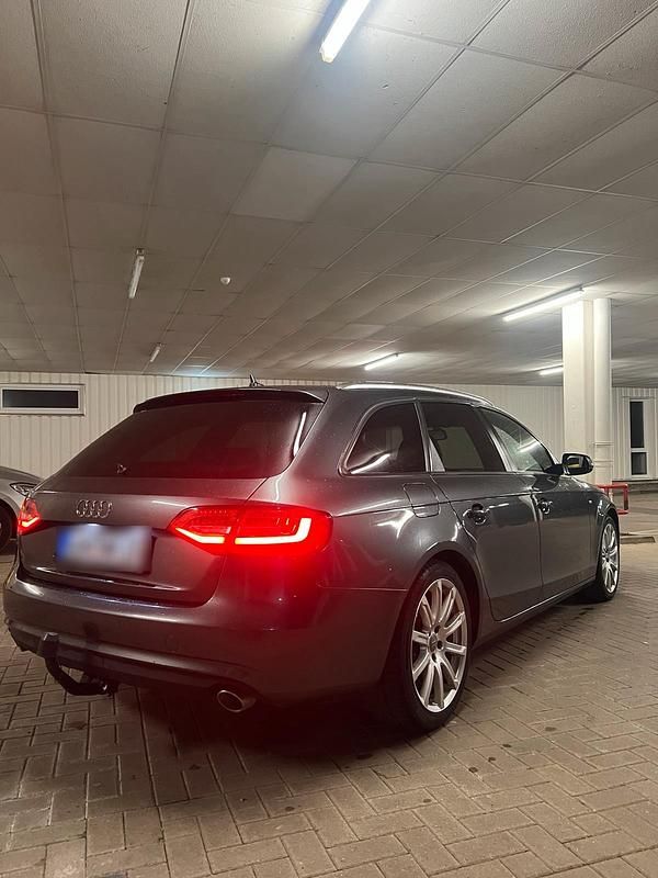 Gebraucht Audi A4 S-Line 204 PS (150 kW) 2012 Grau Kombi