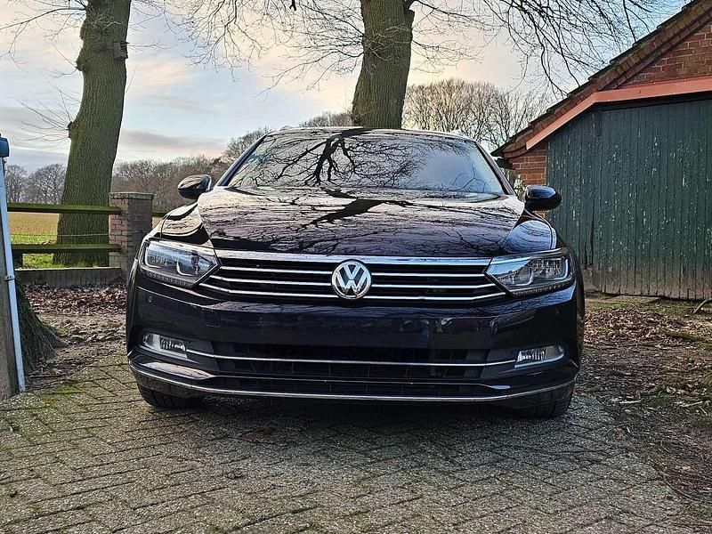 Schwarz Gebraucht 2016 VW Passat Kombi | 11.800 € (Fairer Preis) - Bild 1/4