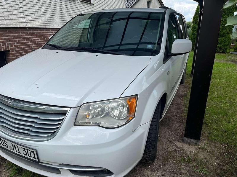 Weiß Gebraucht 2014 Chrysler Town & Country Van / Kleinbus | 10.999 € - Bild 1/4