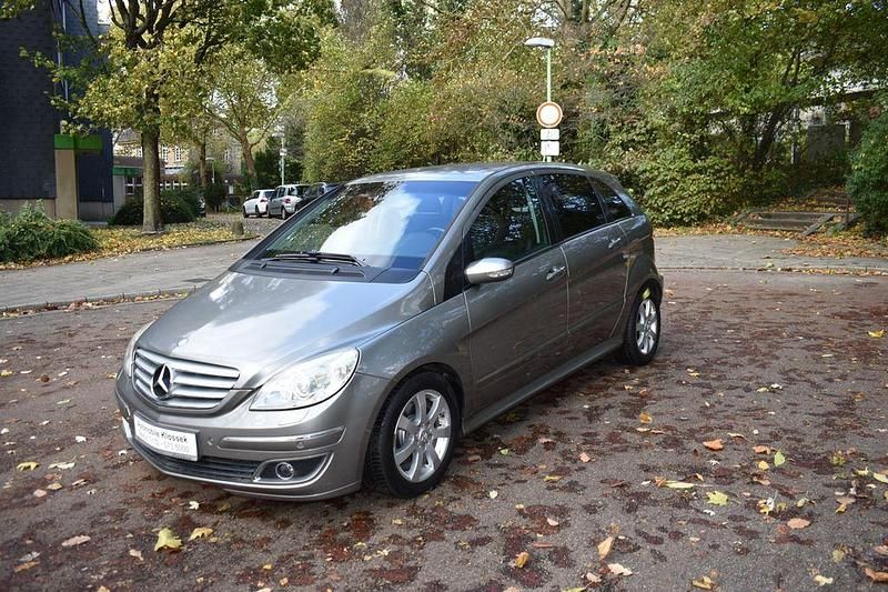 Grau Gebraucht 2006 Mercedes B200 Van / Kleinbus | 6.950 € (Etwas zu teuer) - Bild 1/4