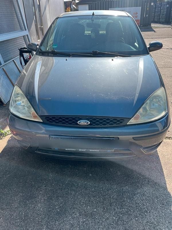 Grau Gebraucht 2004 Ford Focus Limousine | 1.000 € (Superpreis) - Bild 1/2