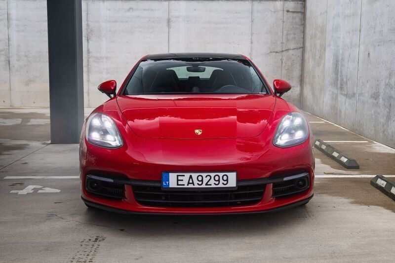 Rot Gebraucht 2019 Porsche Panamera 4 Limousine | 50.000 € - Bild 1/4