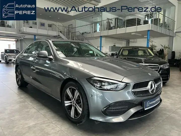 Selenitgrau metallic Gebraucht 2024 Mercedes C220 Limousine | 42.689 € (Fairer Preis) - Bild 1/4