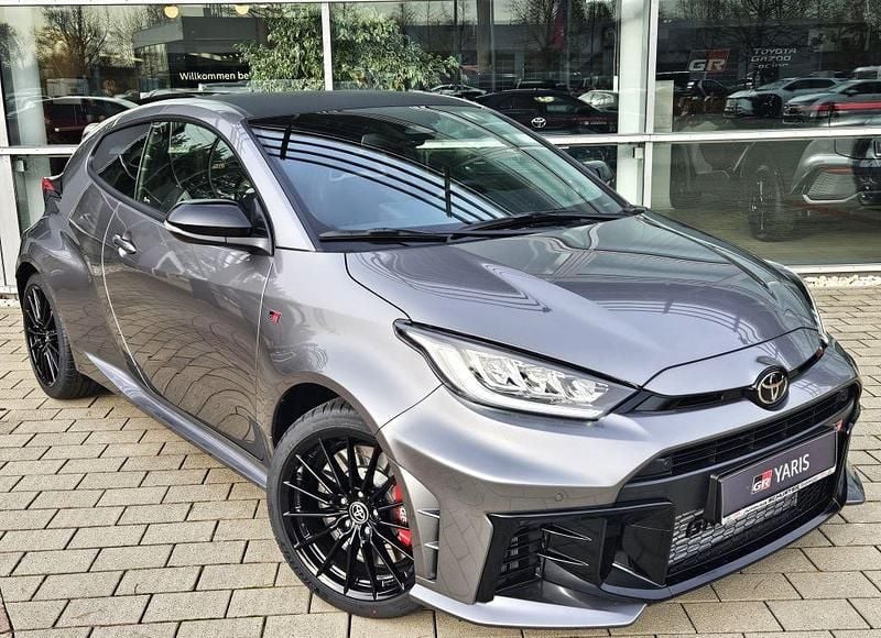 Silber Gebraucht 2024 Toyota Yaris Kleinwagen | 45.990 € (Guter Preis) - Bild 1/4