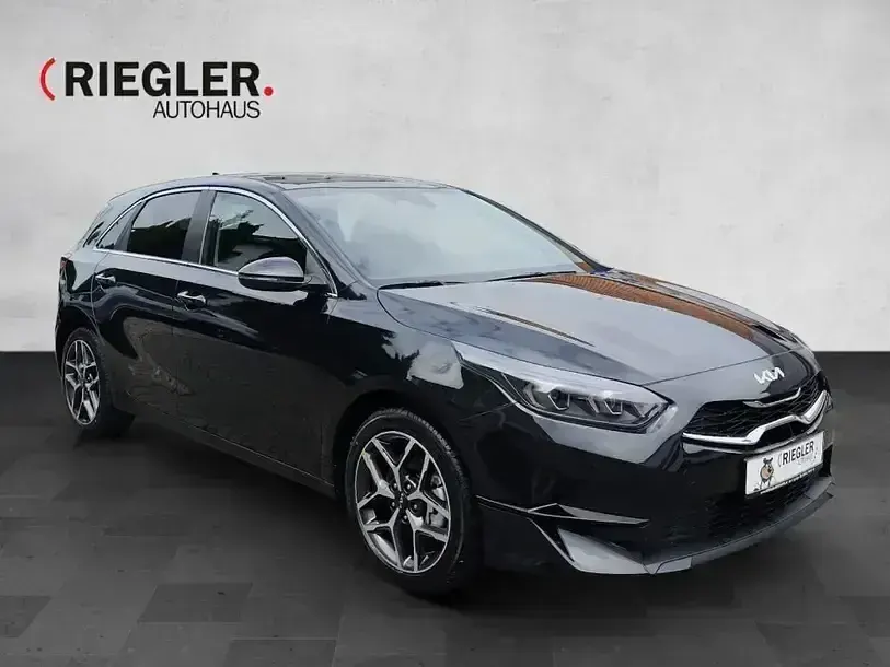 Neu Kia Ceed Spirit 140 PS (102 kW) 2025 Schwarz Kleinwagen