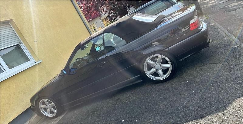 Schwarz Gebraucht 1992 BMW 325 Cabriolet Cabrio | 9.000 € - Bild 1/3