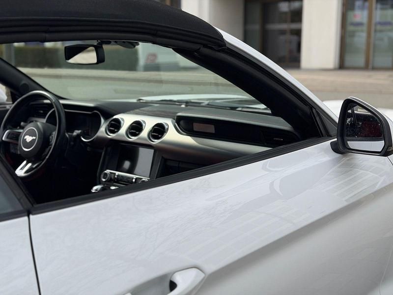 Second-hand Ford Mustang 421 CP (309 kW) 2017 Alb Cabrio