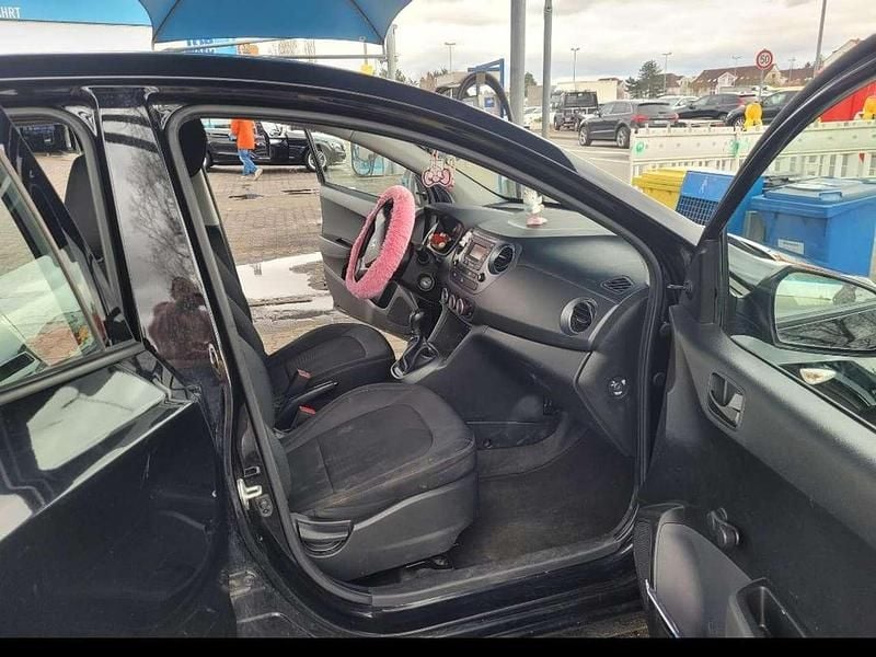 Gebraucht Hyundai i10 Intro Edition 65 PS (47 kW) 2016 Schwarz Kleinwagen