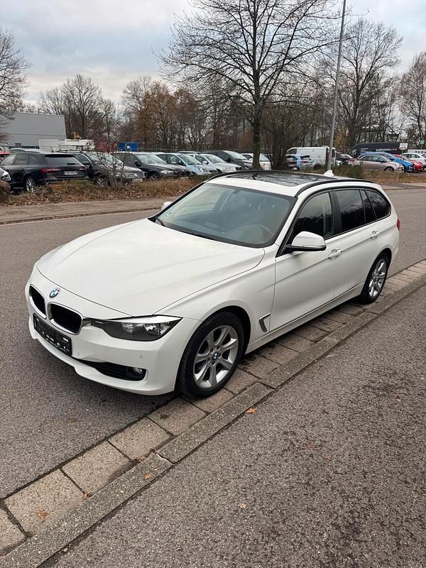 Weiß Gebraucht 2013 BMW 320 Kombi | 8.900 € (Fairer Preis) - Bild 1/4
