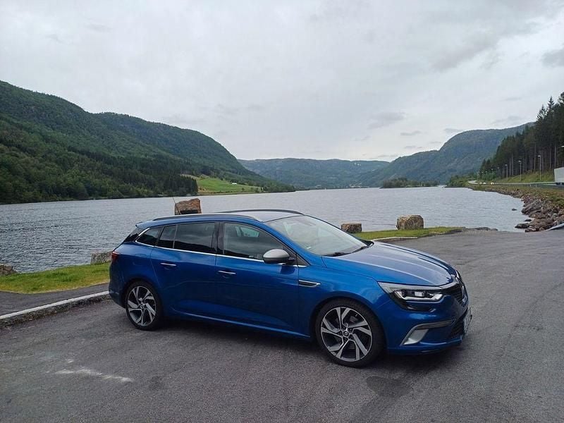 Gebraucht Renault Mégane III GT 205 PS (150 kW) 2016 Blau Limousine