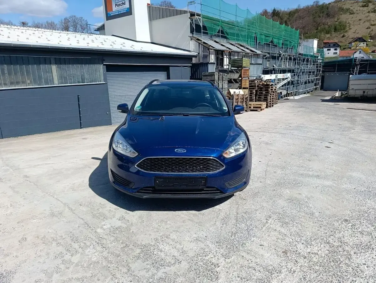 Gebraucht Ford Focus Trend 120 PS (88 kW) 2016 Blau Kombi
