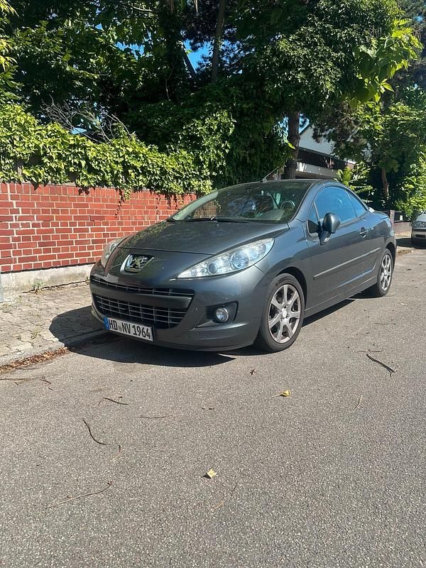 Grau Gebraucht 2010 Peugeot 207 CC Cabrio | 1.499 € (Fairer Preis) - Bild 1/4