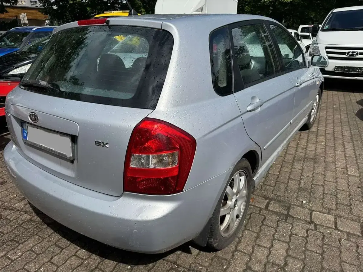 Gebraucht Kia Cerato EX 105 PS (77 kW) 2005 Silber Limousine
