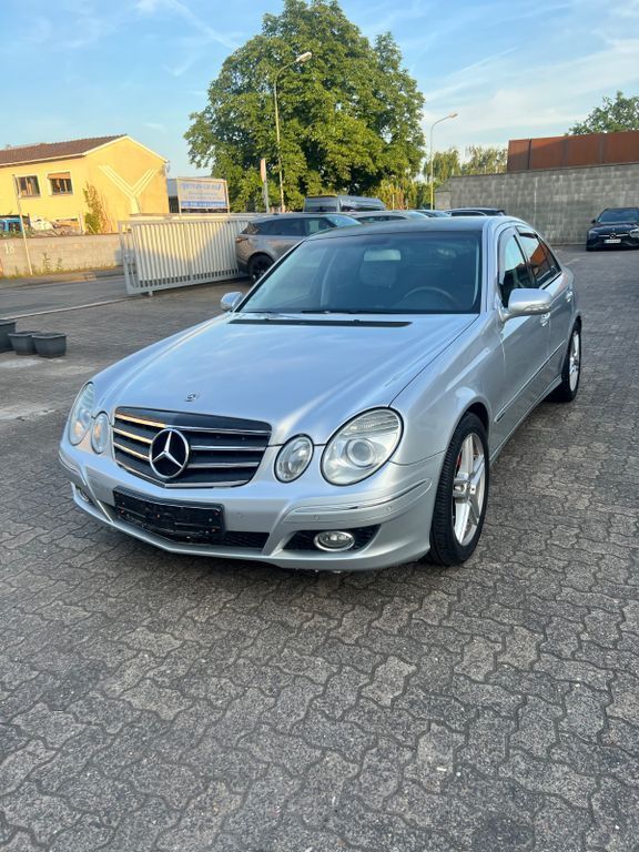Silber Gebraucht 2007 Mercedes E200 Elegance Limousine | 5.399 € (Fairer Preis) - Bild 1/4