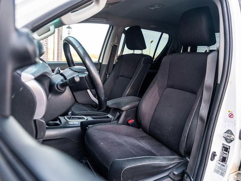 Gebraucht Toyota HiLux 150 PS (110 kW) 2019 Weiß Pickup