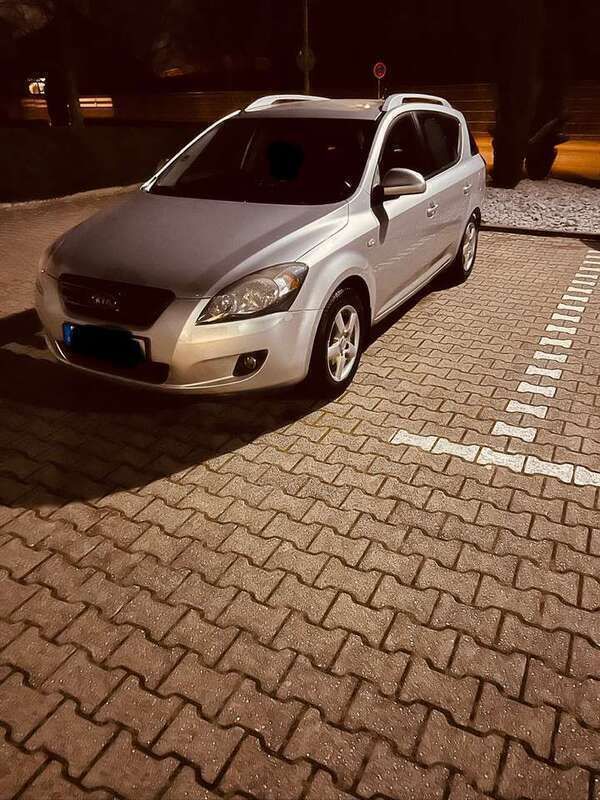 Grau Gebraucht 2008 Kia Ceed Sportswagon Kombi | 3.300 € - Bild 1/4