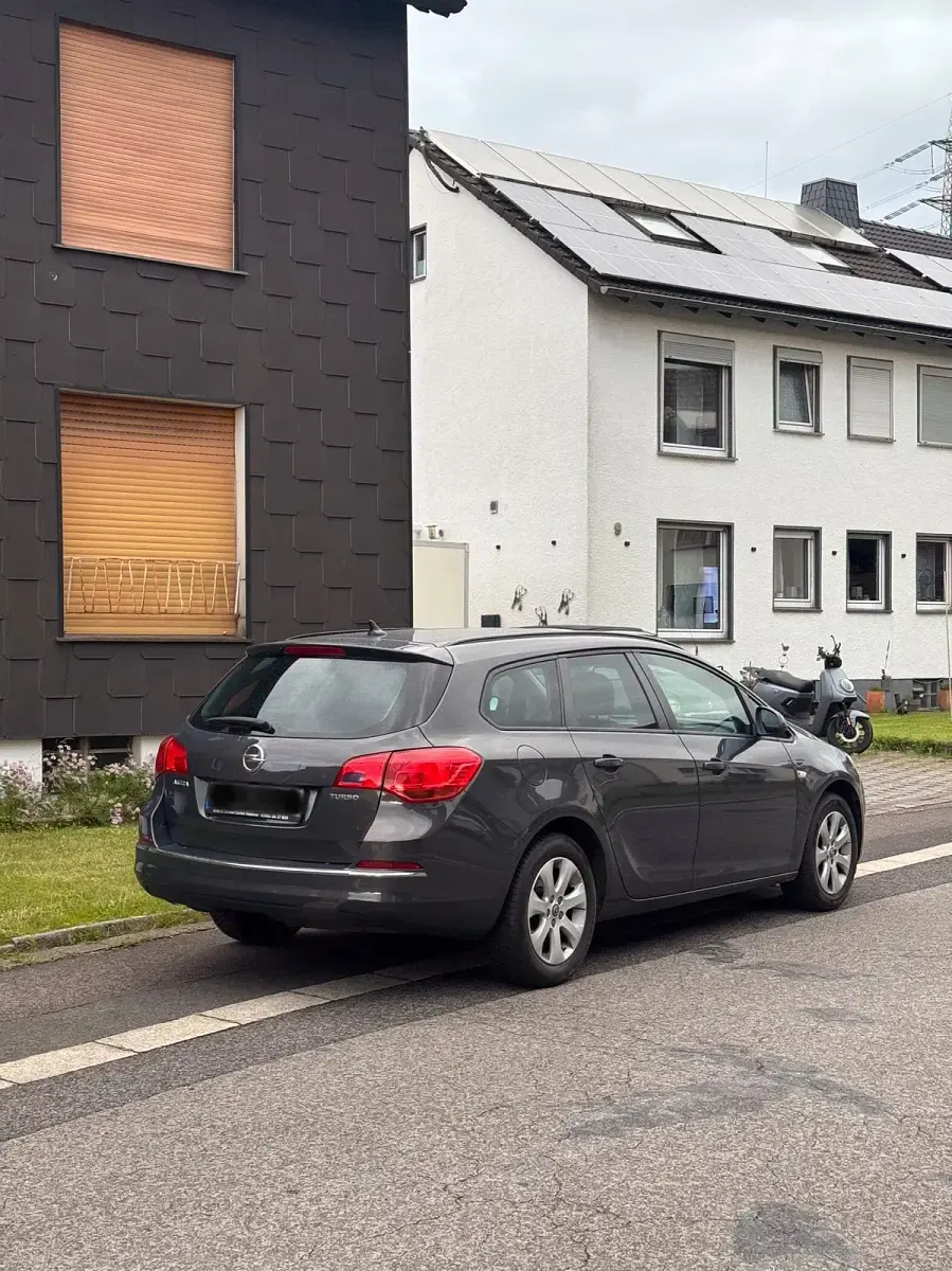 Gebraucht Opel Astra 140 PS (102 kW) 2015 Grau Kombi