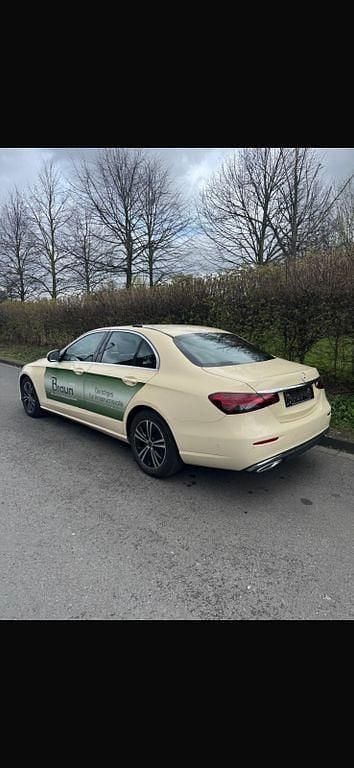 Gebraucht Mercedes E220 194 PS (142 kW) 2022 Beige Limousine
