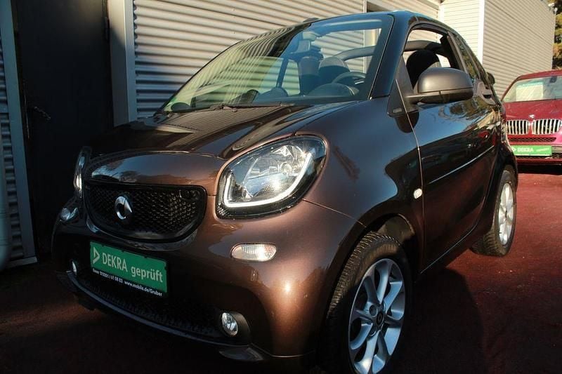 Braun Gebraucht 2019 Smart ForTwo Cabrio Passion Cabrio | 14.479 € (Superpreis) - Bild 1/4