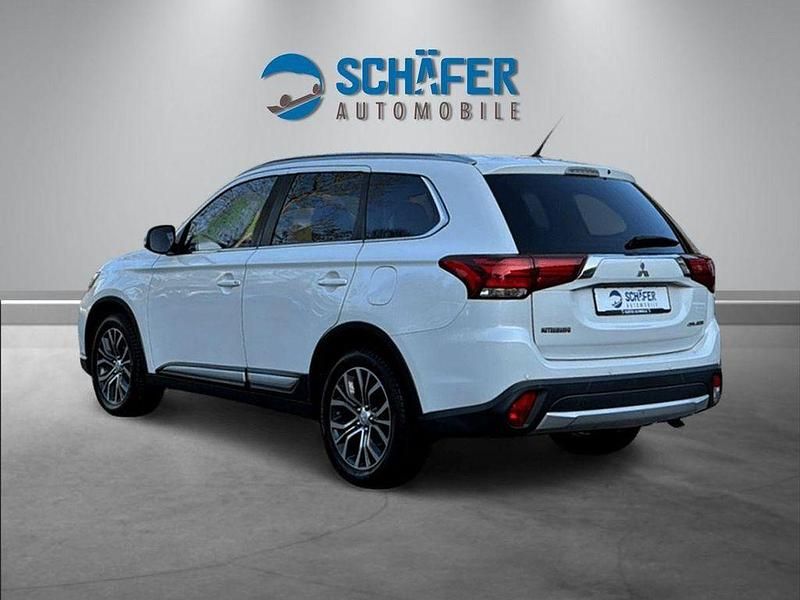 Begagnad Mitsubishi Outlander 150 HK (110 kW) 2017 Vit SUV