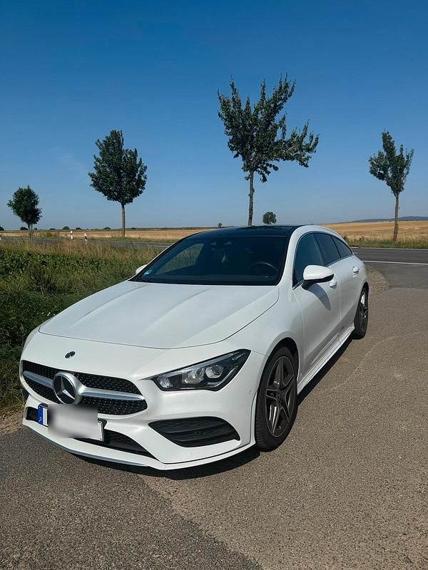 Weiß Gebraucht 2023 Mercedes CLA200 Shooting Brake AMG line Kombi | 31.500 € (Fairer Preis) - Bild 1/4
