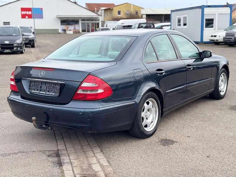 Gebraucht Mercedes E200 122 PS (89 kW) 2004 Smaragdschwarz  metalliclack Limousine