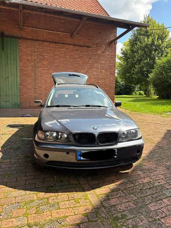 Grau Gebraucht 2003 BMW 318 Kombi | 1.500 € (Fairer Preis) - Bild 1/4