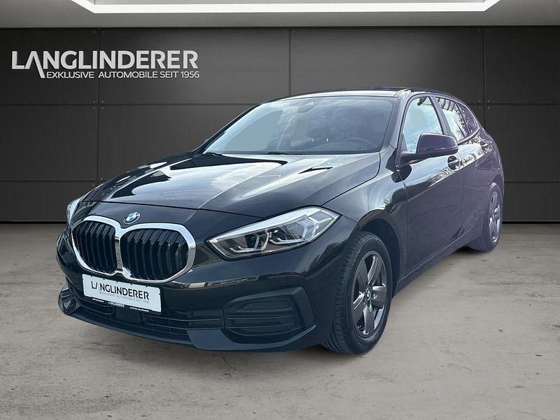Black sapphire metallic Gebraucht 2021 BMW 116 Advantage Kleinwagen | 19.900 € (Fairer Preis) - Bild 1/4