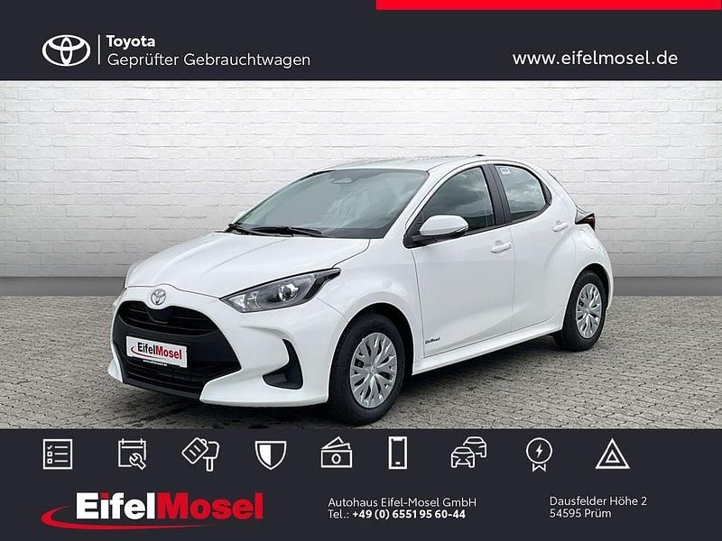 Weiß Neu 2025 Toyota Yaris Hybrid Comfort Limousine | 21.960 € (Superpreis) - Bild 1/4
