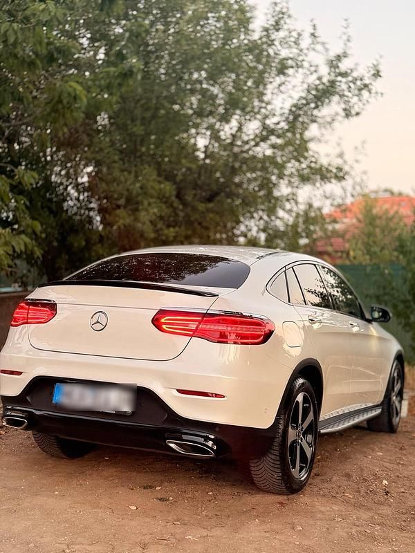 Weiß Gebraucht 2019 Mercedes GLC250 Coupé | 31.999 € (Etwas zu teuer) - Bild 1/4