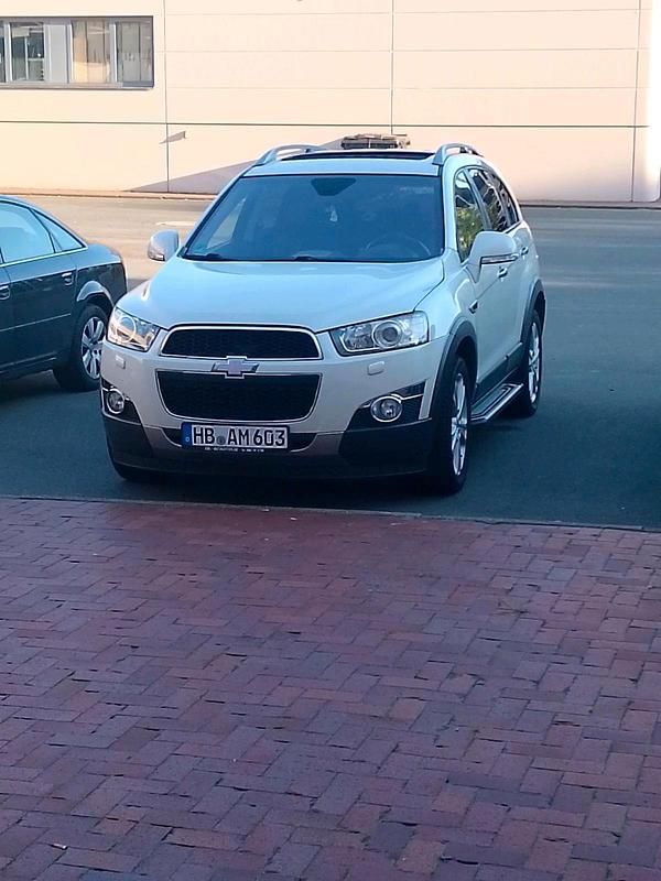Weiß Gebraucht 2011 Chevrolet Captiva SUV | 3.600 € (Superpreis) - Bild 1/4