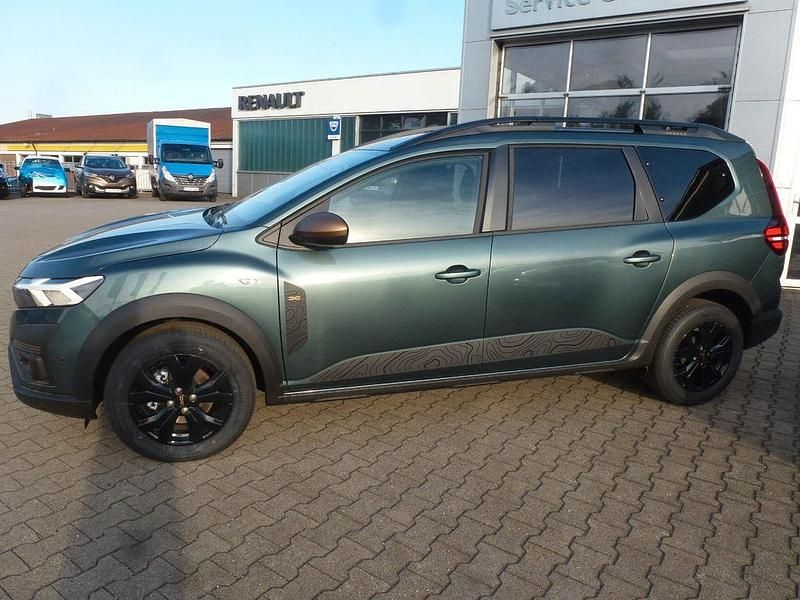 Neu Dacia Jogger Extreme 101 PS (74 kW) 2025 Zedergrün Van / Kleinbus