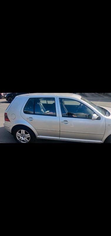 Silber Gebraucht 2004 VW Golf IV Limousine | 700 € (Superpreis) - Bild 1/3