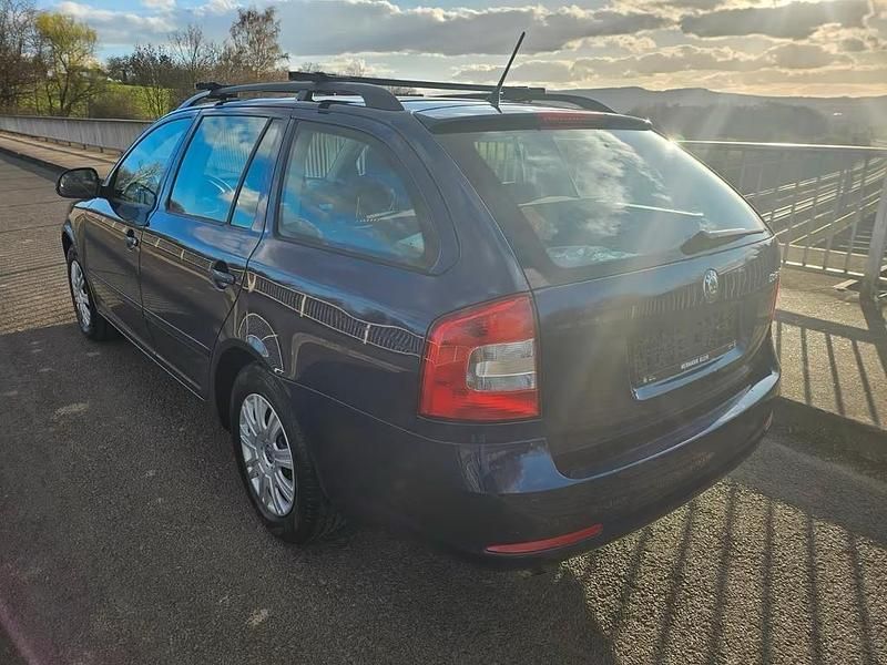 Gebraucht Skoda Octavia 105 PS (77 kW) 2011 Blau Kombi