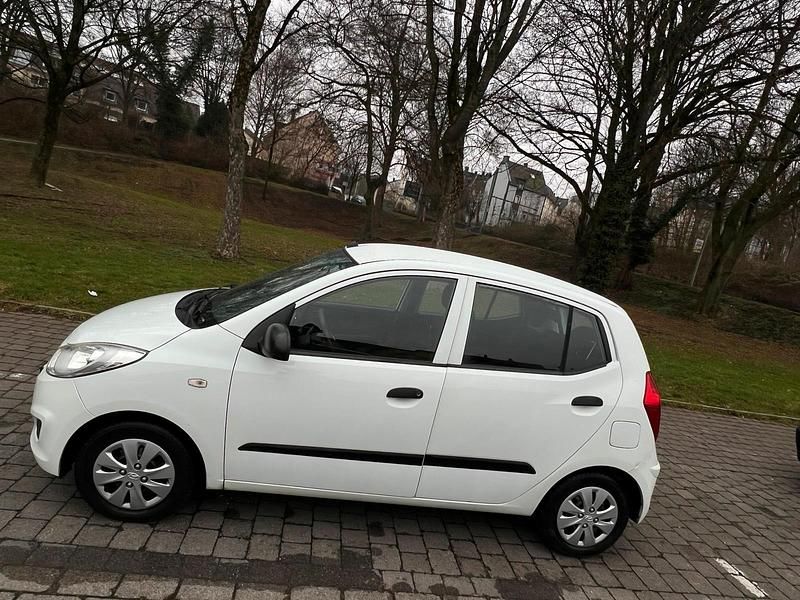 Gebraucht Hyundai i10 60 PS (44 kW) 2012 Weiß Kleinwagen