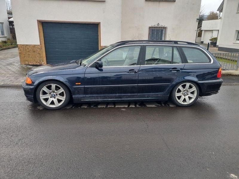 Gebraucht BMW 328 193 PS (141 kW) 1999 Blau Kombi