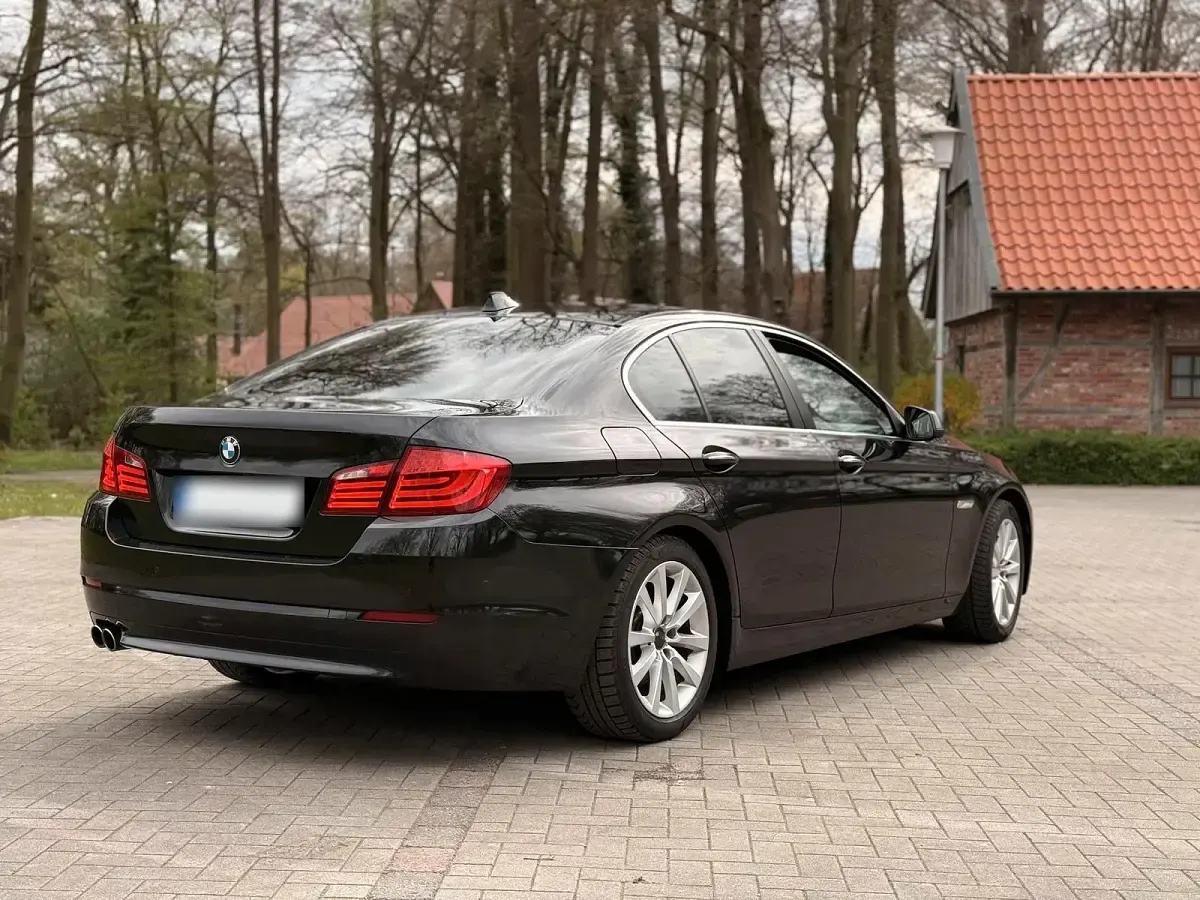 Używany BMW 520 M Performance 184 KM (135 kW) 2012 Czarny Sedan/Limuzyna