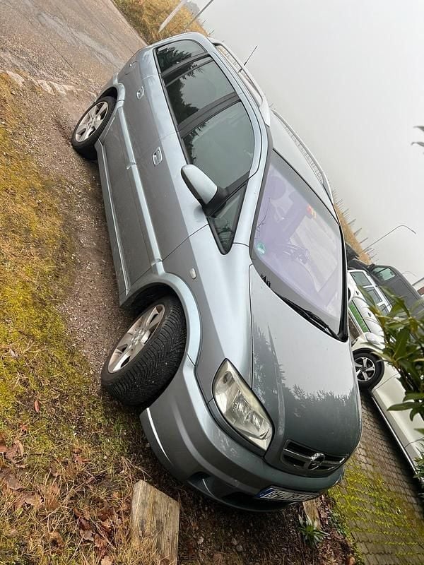 Silber Gebraucht 2005 Opel Zafira OPC Van / Kleinbus | 1.590 € (Fairer Preis) - Bild 1/4