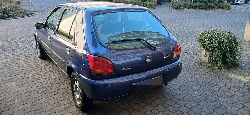 Gebraucht Ford Fiesta Style 75 PS (55 kW) 1999 Violet Kleinwagen